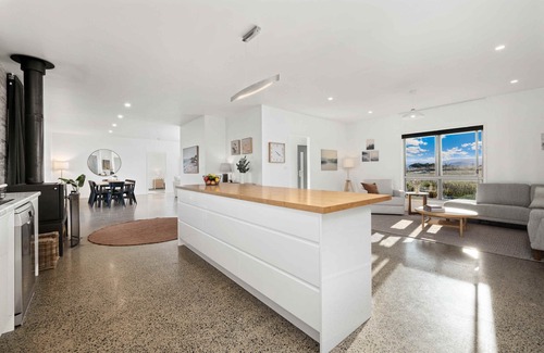 Jindabyne Other | Sugarloaf Lodge - your deluxe rental home that is just 15 minutes from Jindabyne