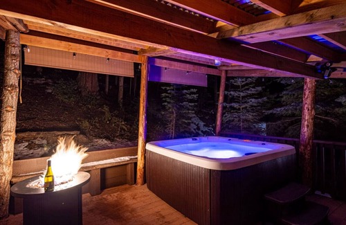 Sugar Pine Cabin | Sugarpine Trailhead Lodge-8 miles from Yosemite-2 Cabins, 6 Bedrooms, Sleeps 18-2 Hot Tubs
