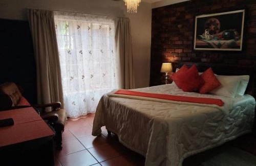 Roodeplaat Bed & Breakfast | Suikerbosrant Sleep and go