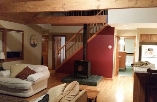 Moultonborough House | Suissvale Beach Access Home w/Beach Parking Pass