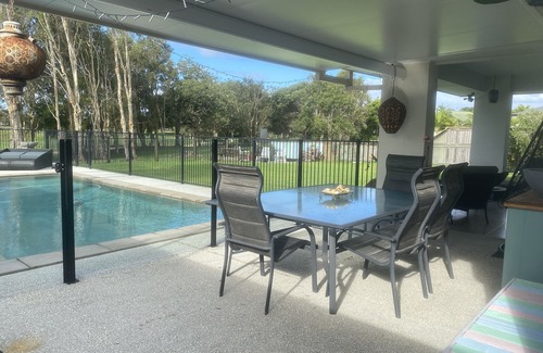 Pelican Waters House | Suit 10-12 people, golf course views, kangaroos at the gate, pool,nPet friendly