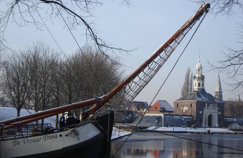 Leiden Boat Rental | Suitable for families and groups of 6 to 12 people