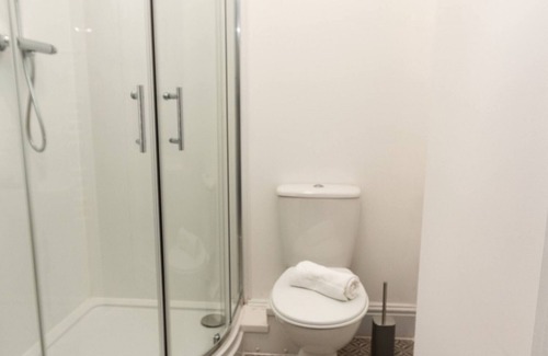 Oldham Bed & Breakfast | Suite 1: Lovely Ensuite in Oldham Sociable House