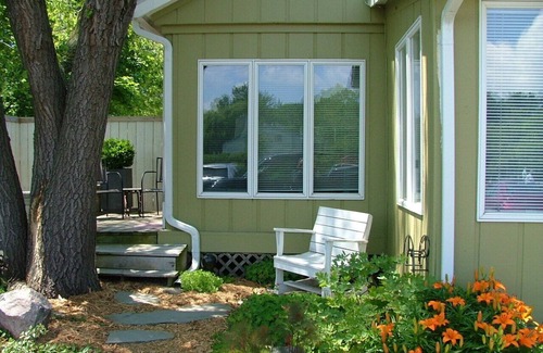 Saugatuck Apartment | Suite #1 (of 2) at Amazwi Gallery in Historic District with Water and Park Views