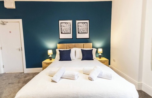 Oldham Bed & Breakfast | Suite 2: Comfy Spot in Oldham Sociable House