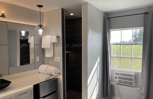 Custer Cabin | Suite 204 "The Egyptian Eagle"