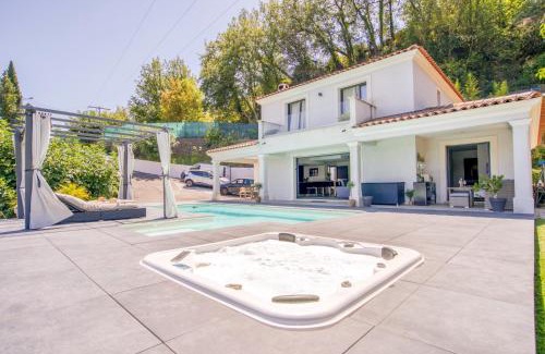 Gattieres House | SUITE 20m2 DANS VILLA PISCINE JACUZZI