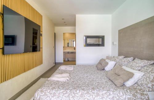 Gattieres House | SUITE 20m2 DANS VILLA PISCINE JACUZZI