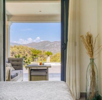 Gattieres House | SUITE 20m2 DANS VILLA PISCINE JACUZZI