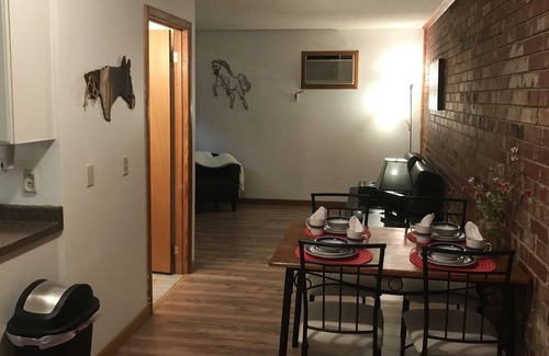 Gamaliel Apartment | Suite 4 - Wild Horses at Norfork Lake Ozark Mountain Lodge