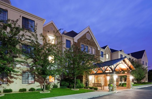 Eagan Condo | Suite 5 Mins to Mall of America w/24 Hour Gym !
