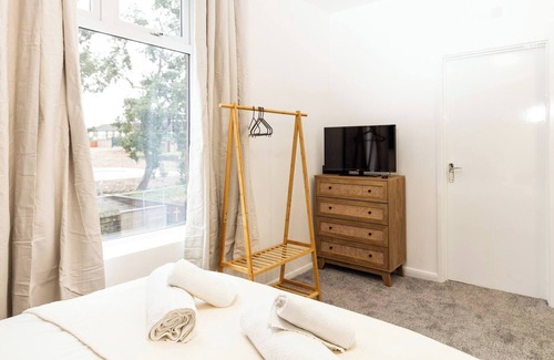 Oldham Bed & Breakfast | Suite 5: Stylist Spot in Oldham City Centre