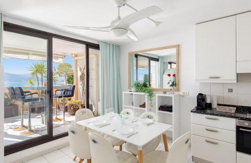 Cannes La Bocca Apartment | Suite 842 - Vue Mer-Terrasse-Plage-Clim-Parking