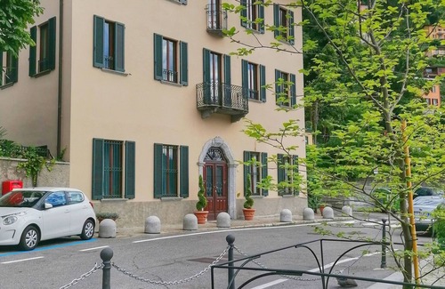Riva Apartment | Suite "Agone" at 2 steps from the lake - Resort with lounge bar, swimming pool and beach