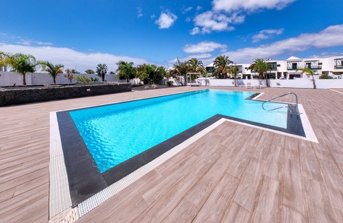 Costa Teguise Ski Chalet | Suite ANIAGUA Bright holiday home with pool view