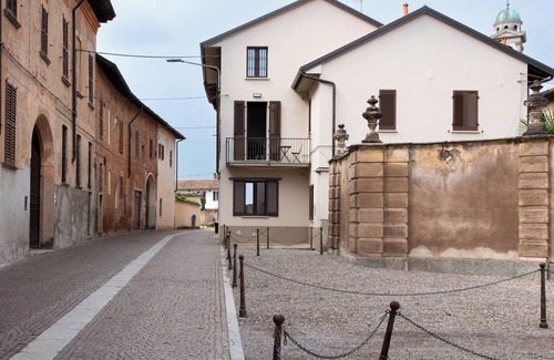Carpenzago Apartment | Suite apartment on Naviglio Castel view