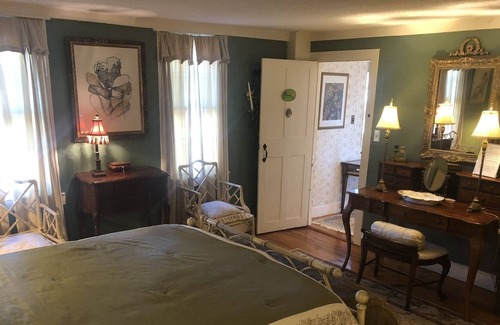Marion Bed & Breakfast | Suite at Silvershell Inn