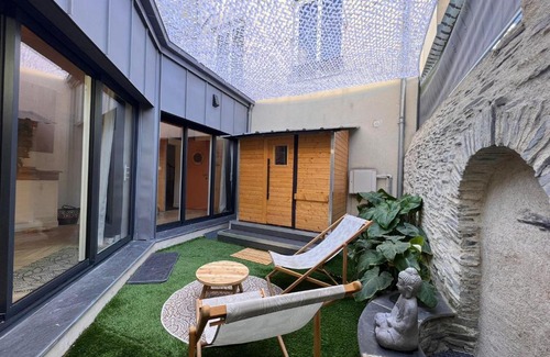 Downtown Angers Bed & Breakfast | Suite Bali Les Petits Plaisirs
