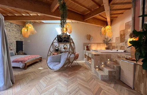 Downtown Angers Bed & Breakfast | Suite Bali Les Petits Plaisirs