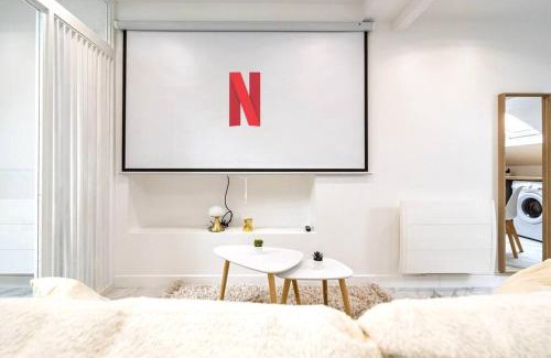 Coutures Apartment | Suite Balnéo hydromassage et rétroprojecteur