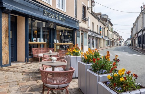 Nogent-le-Roi Apartment | Suite Brut Nature with private terrace