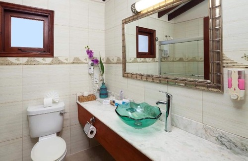 Maynards Hotel | Suite Close to Maycocks Bay and Mahogany Bay! Outdoor Pool, Parking!