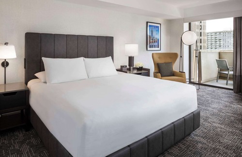 Financial District Hotel | Suite + Connecting Room at a 4⭐️ Hotel