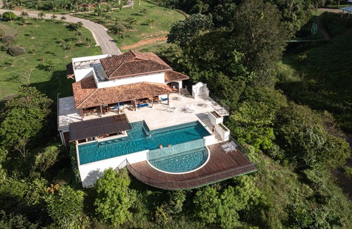 Tigre House | Suite Deluxe King with Plunge Pool & Outdoor Showe