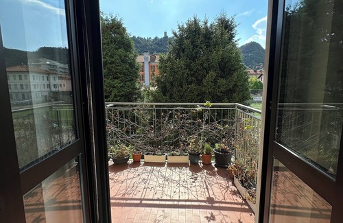 Como Apartment | Suite D'Home (with private parking included!)