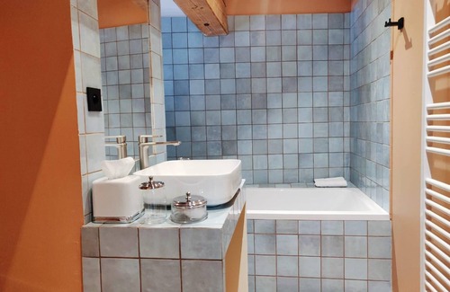 Vernay Apartment | Suite des Cèdres at Lyon Country House,