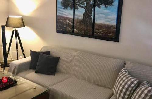 Markopoulon House | Suite Drakos Honey