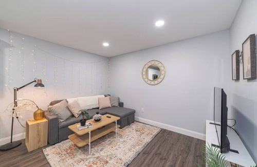 East Rock Apartment | Suite Dreams | 2BR | Parking | Washer & Dryer | Yale