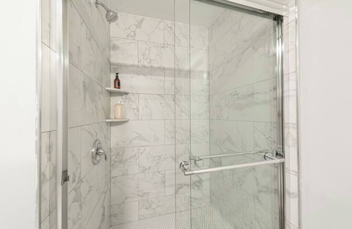 East Rock Apartment | Suite Dreams | 2BR | Parking | Washer & Dryer | Yale