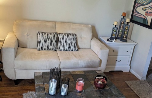 Old Jamestown House | Suite Dreams in a quiet suburban St. Louis neighborhood.