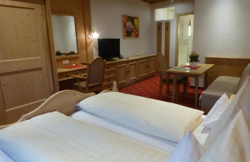 Obsteig Bed & Breakfast | Suite "Eagle's Nest" f. 2-5 pers. - Pension Alpenhof - Feel-good pension