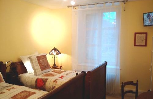 Aydoilles Bed & Breakfast | Suite familiale au Prieuré avec accès parc et grandes chambres - FR-1-589-736