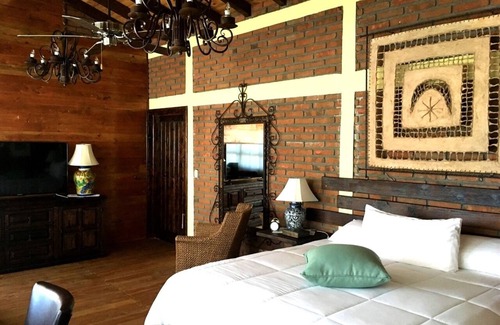 Esterito Bed & Breakfast | Suite Giuseppe, luxury and comfort close to the malecon. Breakfast included