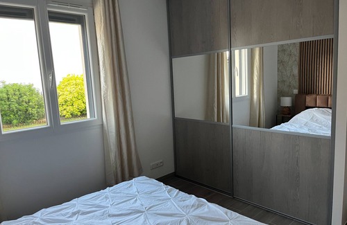 Aigrefeuille-d'Aunis Bed & Breakfast | Suite guest room with breakfast included