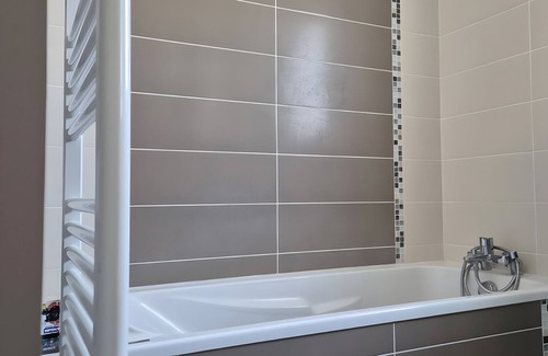 Aigrefeuille-d'Aunis Bed & Breakfast | Suite guest room with breakfast included