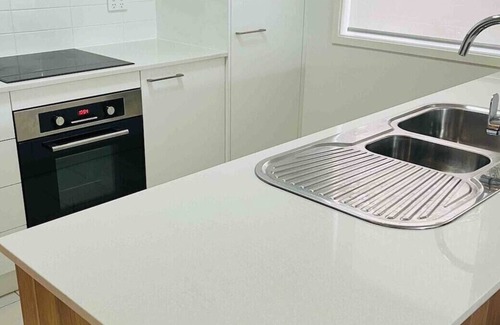 Queanbeyan East Apartment | Suite Harlow · Stunning Apartment Close to Canberra