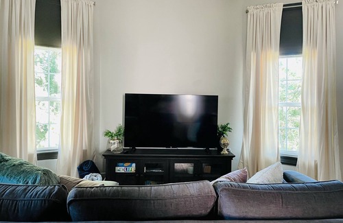 Evansville Apartment | Suite Home Indiana #3 | KING 1BD/1BA Apartment