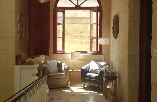 Victoria Bed & Breakfast | Suite in a Maison de Maitre in the heart of the historic district of Victoria