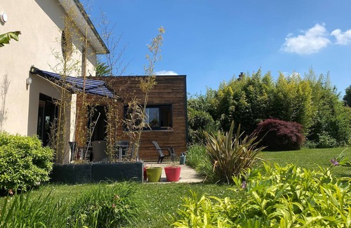 Sarge-les-le-Mans Villa | Suite in a quiet, wooded villa with private rooftop terrace