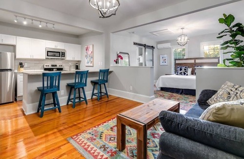 Marble Falls House | Suite in Historic Downtown Marble Falls/Sleeps 4