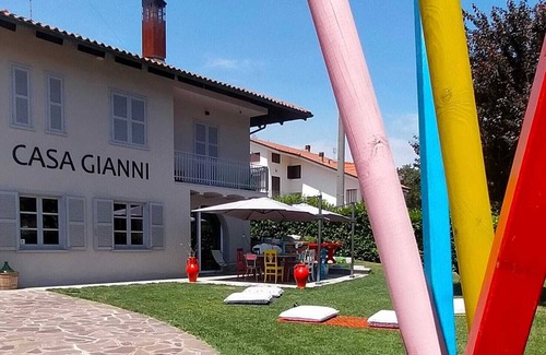 La Morra House | Suite in villa close to ALBA (BAROLO SUITE)