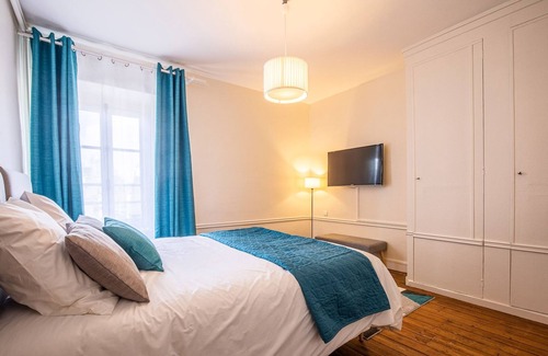 Villiers-le-Bacle Bed & Breakfast | SUITE LES POINTES DE VERSAILLES