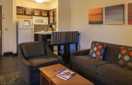 Lone Tree House | Suite Life: Unwind and Explore in Park Meadows! Outdoor Pool, BBQ Facilities!