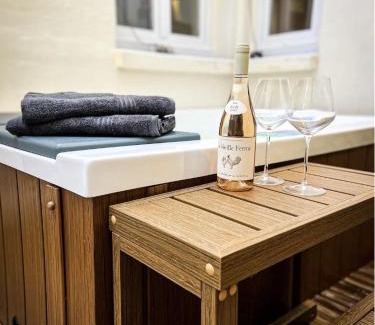 Ternes Apartment | Suite luxueuse avec jardin privatif et jacuzzi
