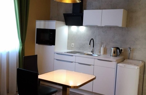 Bad Waltersdorf Apartment | Suite mit Dusche, WC & Terrasse Gartenseitig - Apartments Goldener Hahn