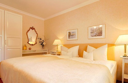 Aschach Apartment | Suite mit sep. Wohnraum, Balkon oder Terrasse, Bad-oder DU/WC, Haupthaus